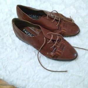 Bacada brown leather oxfords shoes.